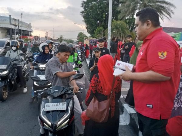 Depwan PDI Perjuangan Sragen bagi 1500 takjil
