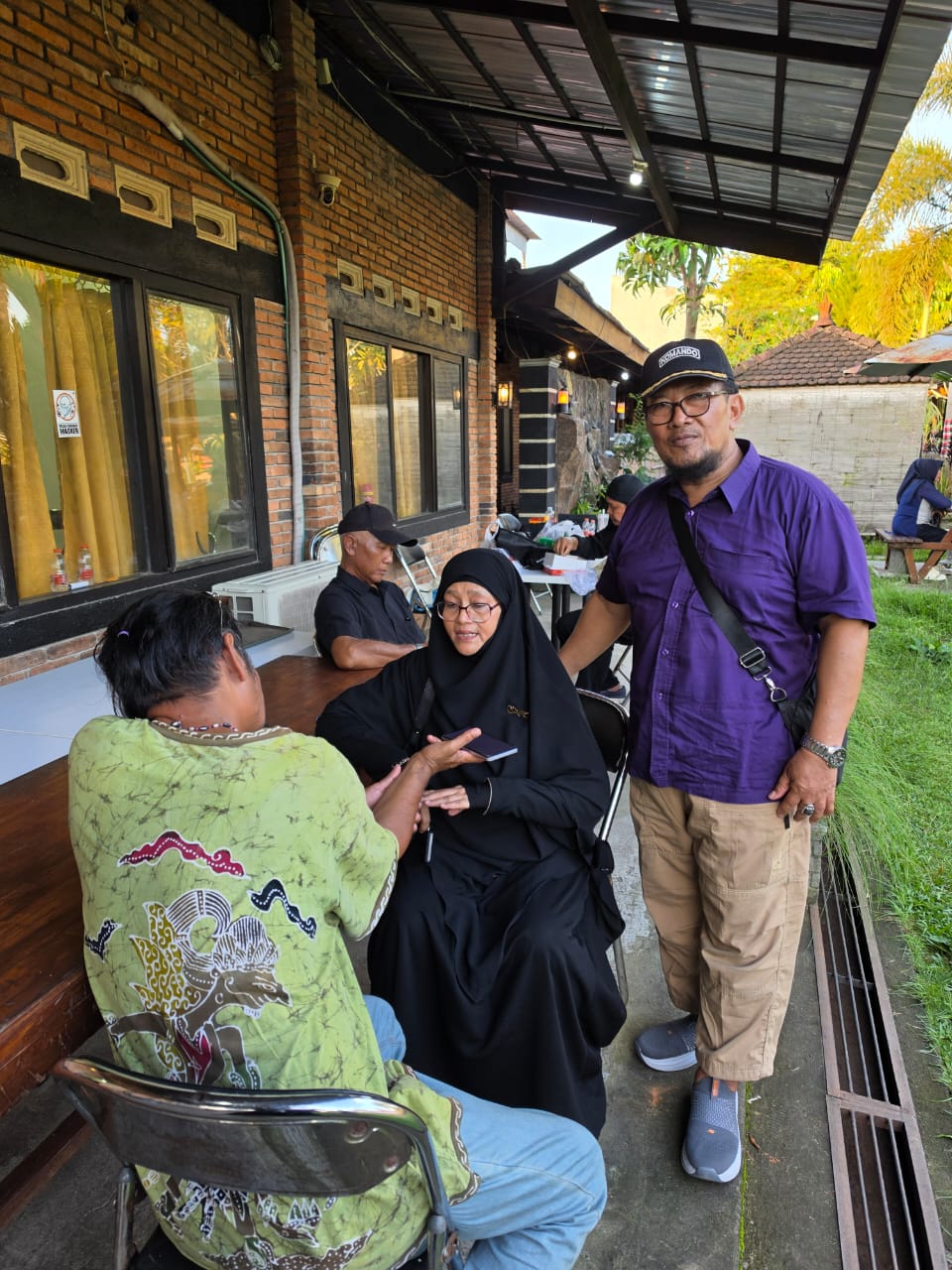 Ibu Andriani dan Suami, ketika sedang diwawancarai  media di LOP Sragen