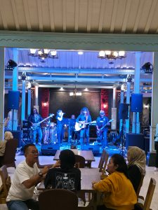 Obsessi Band menghibur para pengunjung Ono Solo Resto (istimewa)