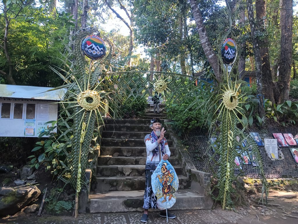 Ki Arta Lawu, dalam persiapan performing di festival kemarau lawu trah setamanan. (sarsito)