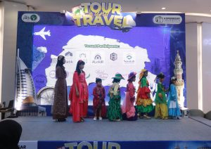 Fashion Show busana koleksi Esaje Sikop